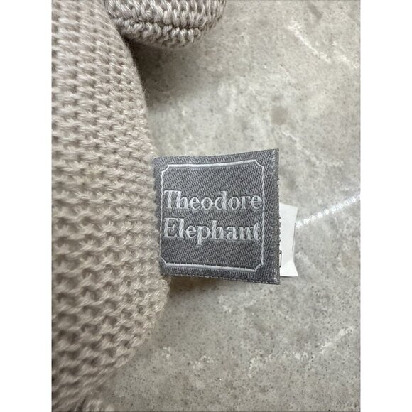 Theodore the Elephant - Picture 6 of 8